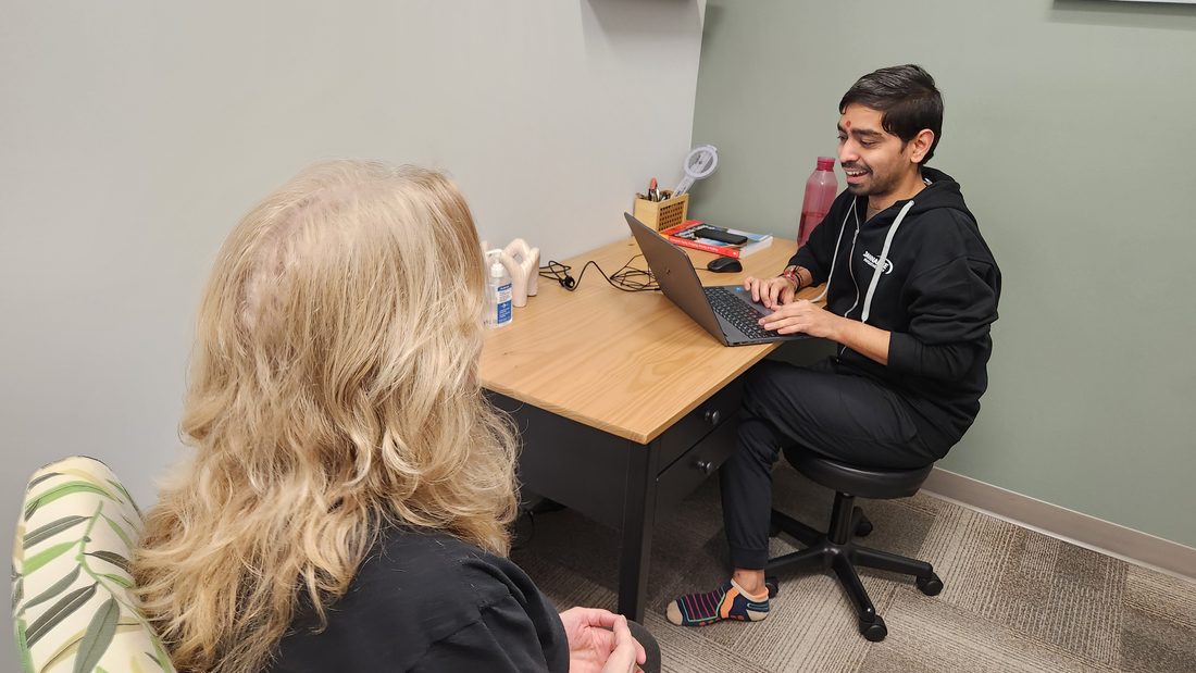 Physiotherapist talking with a patient during a first-appointment assessment at Jannalee Physiotherapy